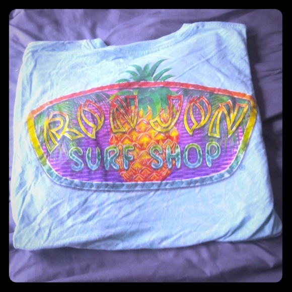 T-Shirt - Picture 1 of 2